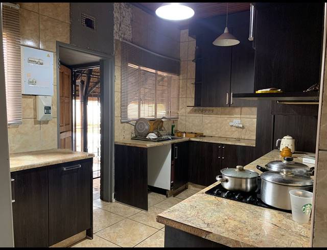 3 BEDROOM HOUSE FOR SALE IN VANDERBIJLPARK CE 1